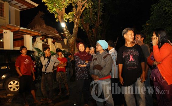 Tamu Berbadan Besar Berdatangan ke Rumah Anas