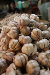 Harga Bawang Putih Bikin Resah Pedagang