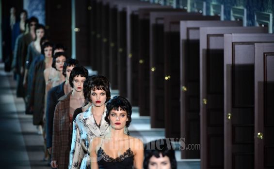 Ini Rancangan Daster Formal Karya Marc Jacobs untuk Louis Vuitton