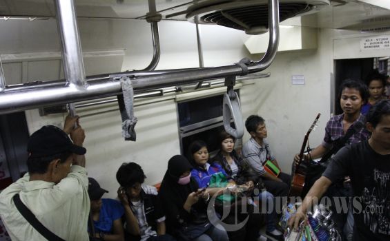 Satu KRL Ekonomi akan Diganti Dua KRL Commuterline