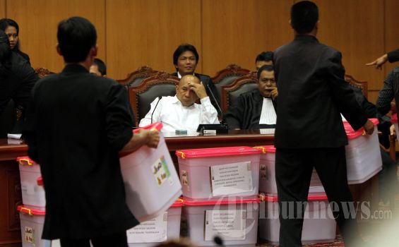Kuasa Hukum Aher Pertanyakan Kredibilitas Saksi Rieke-Teten