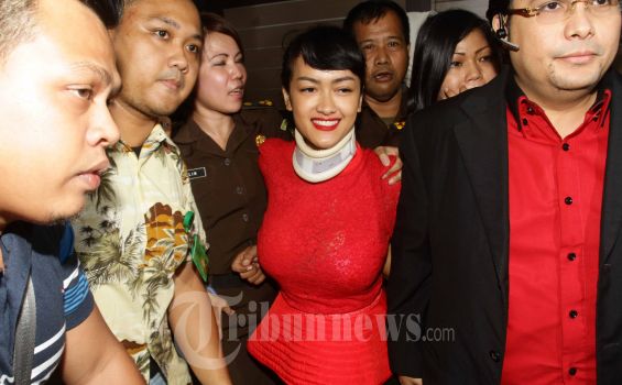 Julia Perez Satu Sel Bersama 18 Tahanan Lain