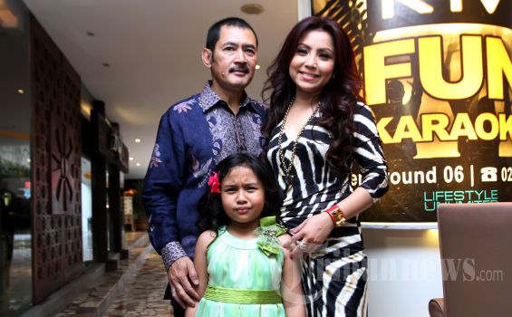 Jarang Terekspos, Begini Cara Mayangsari dan Bambang Trihatmodjo Rayakan Hari Batik Nasional
