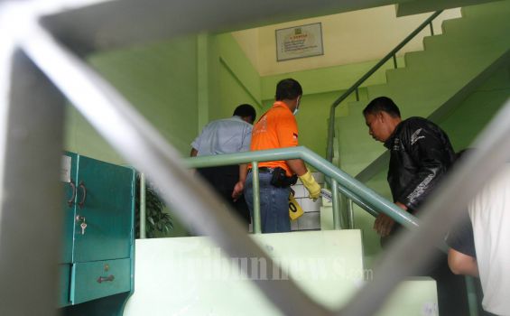 Para Tahanan Tepuk Tangan Usai Penembakan