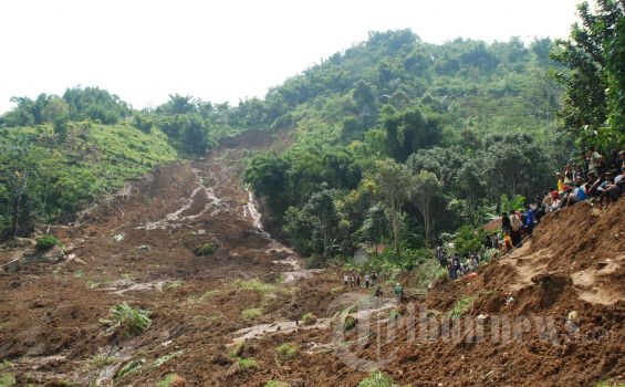 Longsor OKU, 1 Tewas 6 Korban Tertimbun Belum Ditemukan