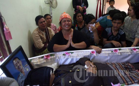 Firasat Sang Istri Sebelum Tewasnya Kapolsek Andar Yonas