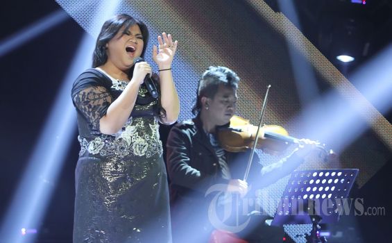 Shena Bisa Berjam-jam Saat Bersolek (3)