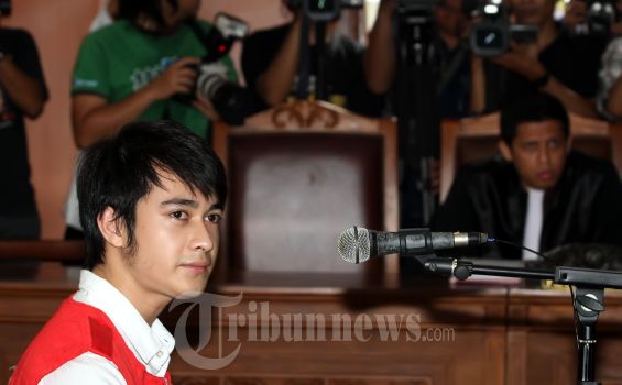 Tak Hanya Nicky Tirta, Eza Gionino Juga Cemburui Sutradara