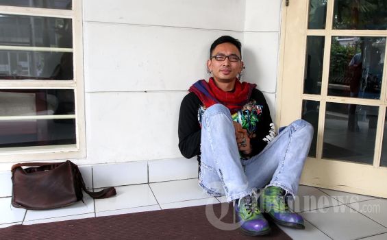 Petugas Bandara Malas Periksa Anting Isa Raja