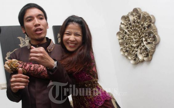 Foto Busana Pengantin yang Dipilih Desta dan Natasha Rizki