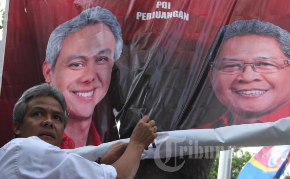Ganjar Pranowo Sungkem Orang Tua Sebelum Mencobolos