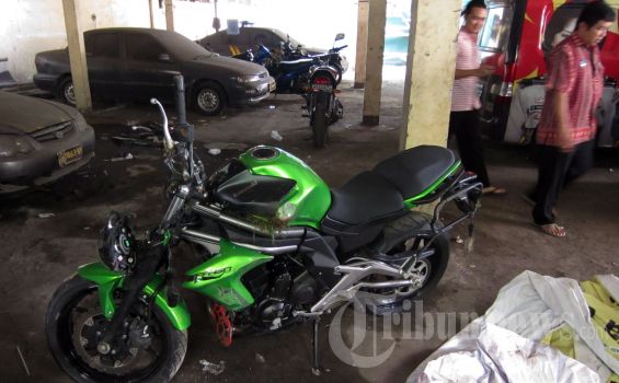 Uje Ajak Malam Mingguan Pipik Naik Motor