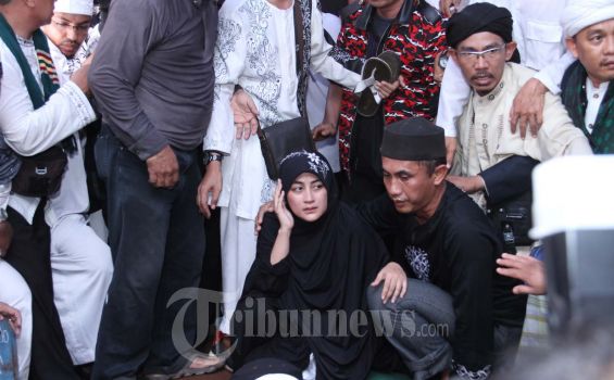 Pipik Uje : Abi Janji Perginya Sama-sama