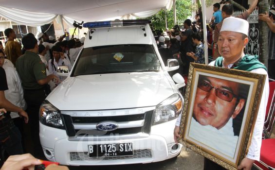 Pedagang Raup Untung dari Warga yang Berziarah ke Makam Ustaz Jeffry
