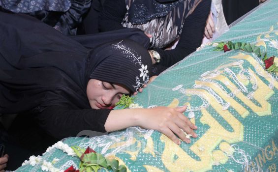 Istri Uje Berharap Bisa Bertemu Suaminya di Surga