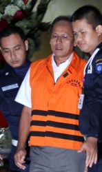 Ketebalan Berkas Perkara Tersangka Hambalang Hampir 1 Meter