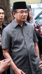 Tanggung Jawab Gubernur Riau Dirundingkan Dalam Tahanan