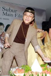 Eyang Subur Ingin Film Perdananya Seperti Titanic