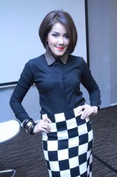 Jurus Jitu Ivy Batuta Menjaga Rambut Agar Tak Rusak Walau Sering Ganti-ganti Warna