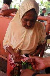 Pendamping Lansia Harus Profesional