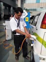 Mobil Listrik Diproduksi Mulai 2017