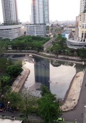 Bau Busuk, Sampah Menumpuk di Waduk Bujana Tirta