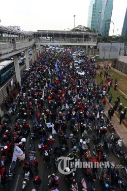 Ribuan Buruh Jombang Jawa Timur, Tumpah di Jalan-Jalan Utama Hari ini