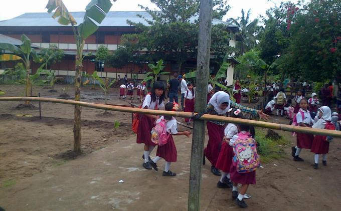 Ada Demo, Tak Satu pun Siswa SD 256 Pabuntang Masuk Sekolah