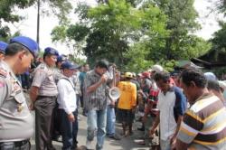 Ratusan Nelayan Unjuk Rasa di Kantor Chevron dan DPRD