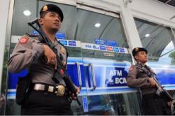 Semua ATM Dijaga Polisi Bersenjata Antisipasi Teror Bom
