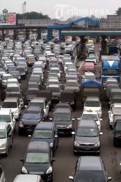 Beberapa Ruas Jalan Tol Padat Merayap