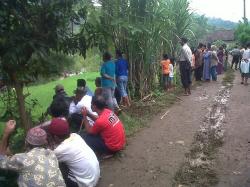 Layaknya Tempat Wisata, Ratusan Warga Melihat Lokasi Longsor Jombang