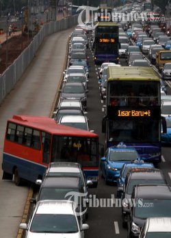 Angkutan Umum di 550 Kota di Indonesia Seperti Gerobak Hewan