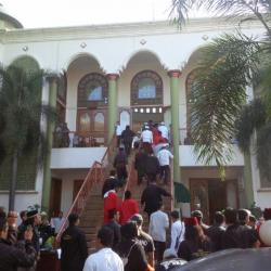 Empat Tembakan Peringatan saat Pengambilan Alih Masjid Muhammad Ramadhan Galaxy