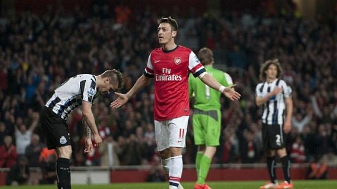 Mesut Ozil: Fans Arsenal Layak Dapatkan Piala FA