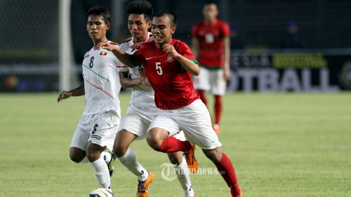 Fatchu Rochman berseragam timnas Indonesia U-19.