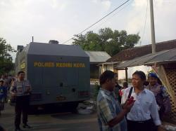 Lima Polisi Terluka Terkena Lemparan Batu