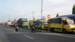 Macet, Jalan Nasional Lamongan Bikin Pengendara Stres
