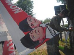 Ratusan Baliho Prabowo dan Jokowi Diprotoli Satpol PP