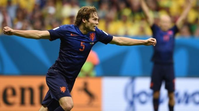 Daley Blind Bakal Dipertahankan Ajax Amsterdam