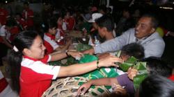 Nasi Jinggo Diserbu Ribuan Warga Gianyar