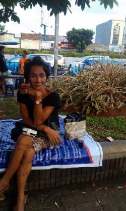 Mami Jeni Pilih Bekerja, Tak Mudik Karena Kekurangan Uang