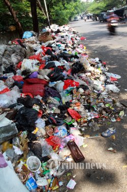 Bau Sampah, Ganggu Pemudik di Pelabuhan Kamal Bangkalan