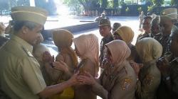Gubernur Jateng Tegur PNS Tak Masuk Tanpa Keterangan