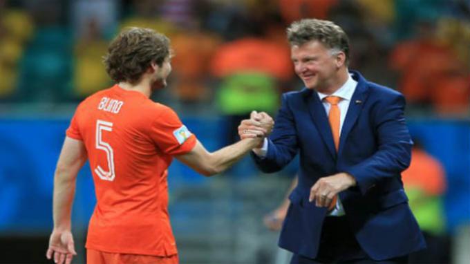 Kenapa Louis van Gaal Berkeinginan Kuat Daley Blind ke Manchester United?