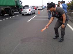 Polisi Olah TKP di Tempat Mayat Wanita Bertato
