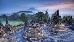 Tim Ahli Jerman dan BKB Berusaha Pasang Kepala Arca Buddha di Candi Borobudur