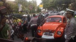 Mobil Gubernur Jateng, Ganjar Pranowo Ditabrak Bule