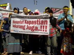 Gaji Tak Dibayar, Karyawan Merpati Airlines Wadul Pakde Karwo