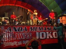 Relawan Jokowi-JK di Gresik Syukuran dengan Gelar Dangdut Koplo